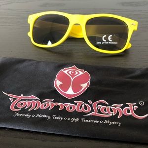 Tomorrowland official sunglasses w/ case